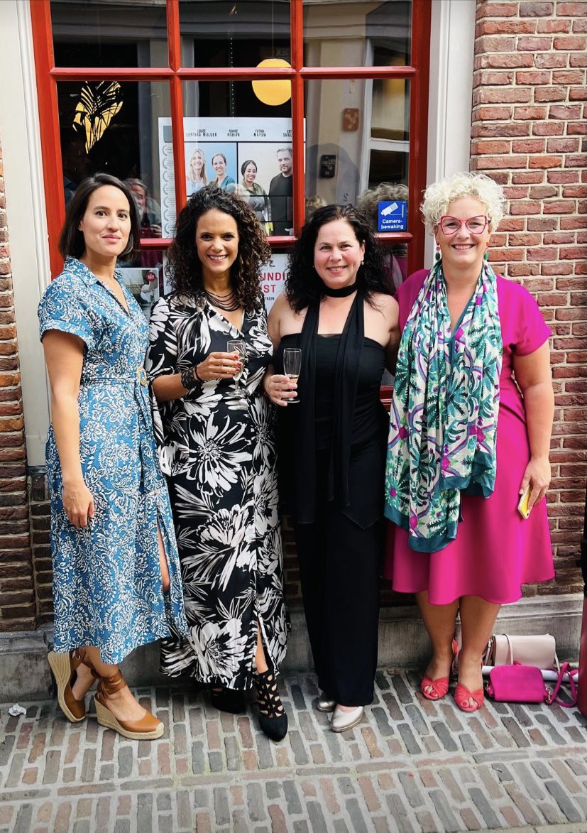 wiepau's tweet photo. Wat een fantastische première van de documentaire ‘De verpleegkundig specialist’ gemaakt door @gwenjansen 

Een treffende en ontroerende weergave van hoe belangrijk het beroep van verpleegkundig specialist is, het beste van het verpleegkundig én het medisch vak! https://t.co/8qT61L7YOh