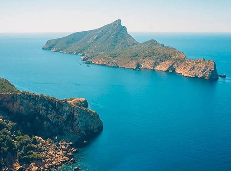 AutosVima's tweet photo. Sa Dragonera, named after the numerous lizards that once inhabited it. Drive to Sant Elm, take a short ferry ride, and explore the protected natural area with well-marked hiking trails.
https://t.co/smb2xdWUTc
#sadragonera #santelm #summer #nature https://t.co/1Vb0ChmIFz