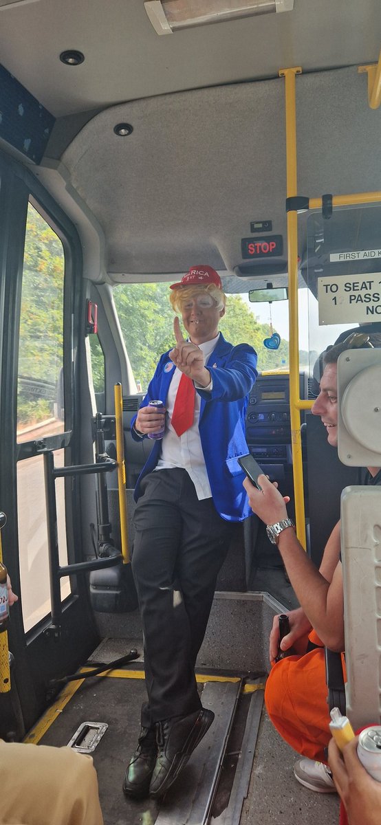 9Craig's tweet photo. @realDonaldTrump  you need to meet your twin 💙 #bcfc #kro @BCFC https://t.co/Zozrsw89it