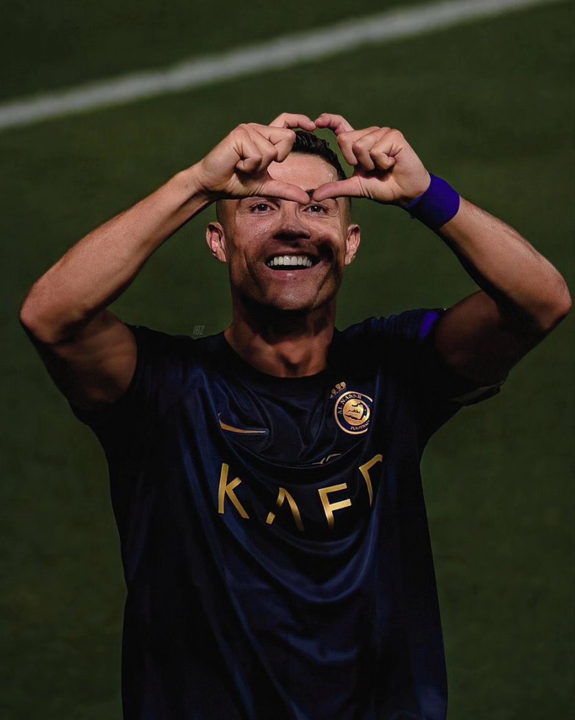 NÃO TEM JEITO! 

Aos 38 anos, Cristiano Ronaldo: 

✅ Artilheiro e líder em assistência do Campeonato Saudita.
✅32 GOLS no ano e um dos maiores artilheiros do mundo em 2023.
✅13 gols em 12 jogos na temporada 23/24.
✅REI DA ARÁBIA. 🐐👑