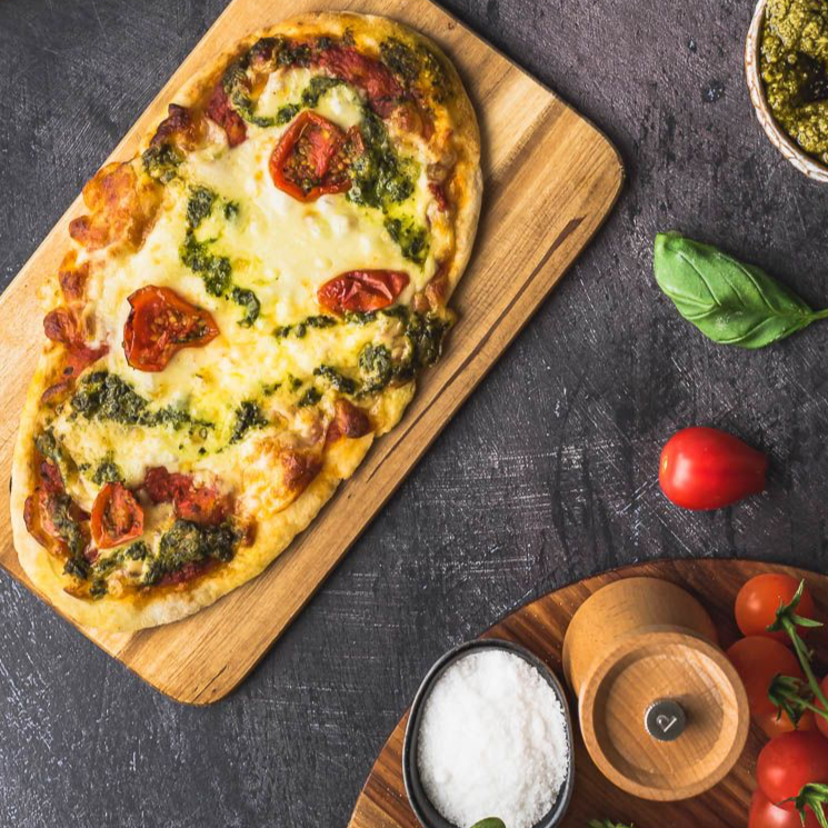 Juicy roasted tomatoes 😍 creamy mozzarella 🤤 with rich basil pesto 👌
Find our Margherita Pizzetta at <a href="/sainsburys/">Sainsbury's</a> in the free-from frozen aisle 🛒
