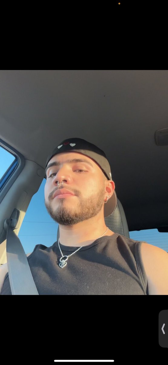 One thing about me imma always wear black and a cap 😂