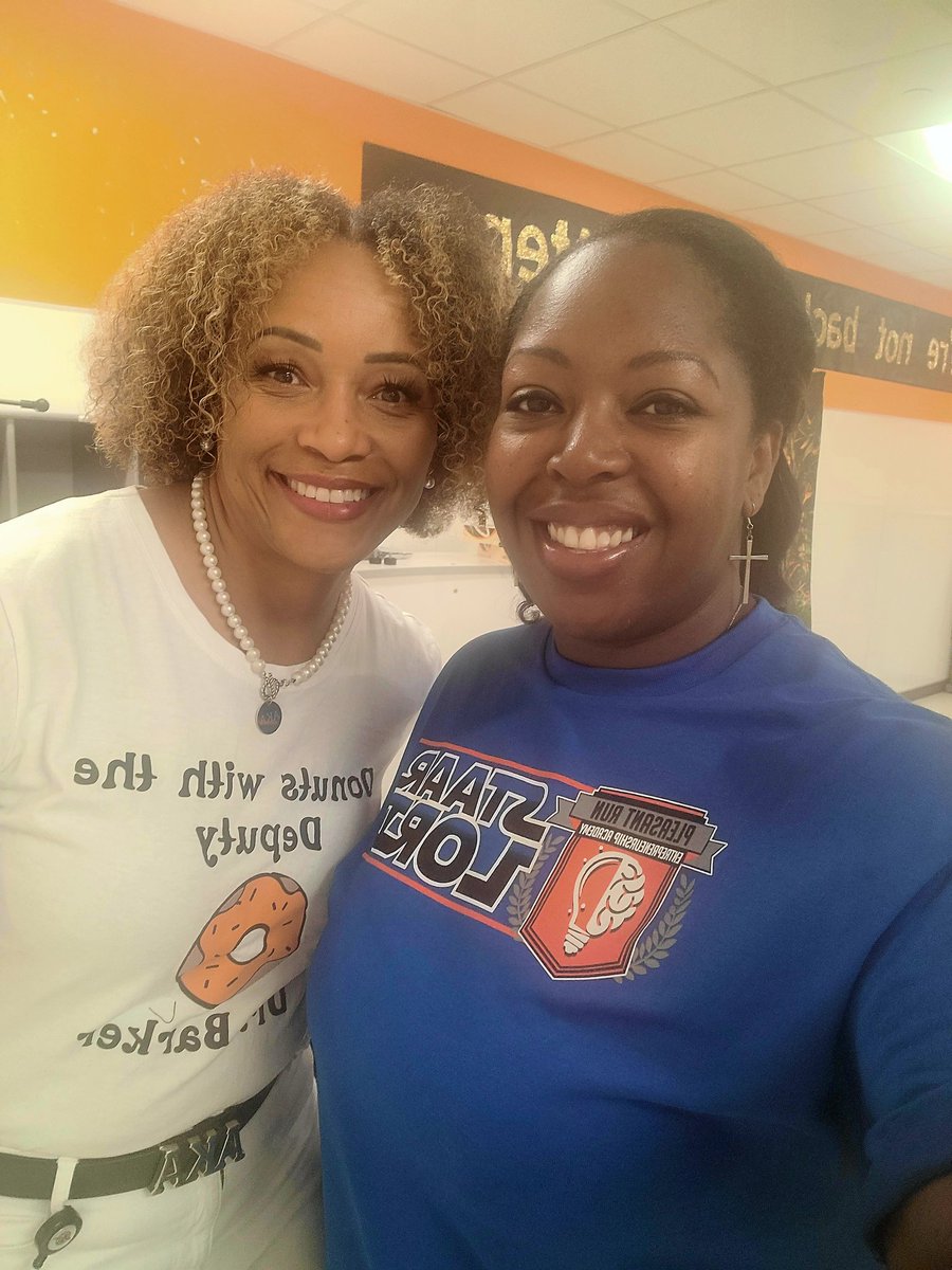 positive_mrs's tweet image. It&apos;s always a great day to chat with  @drcasscarr and allow her to pour into me. She gave me the biggest thought-provoking pep talk ever and it changed everything! She planted a #seed and I&apos;ll forever be grateful.🙌🏾 #InspireEmpowerRoar