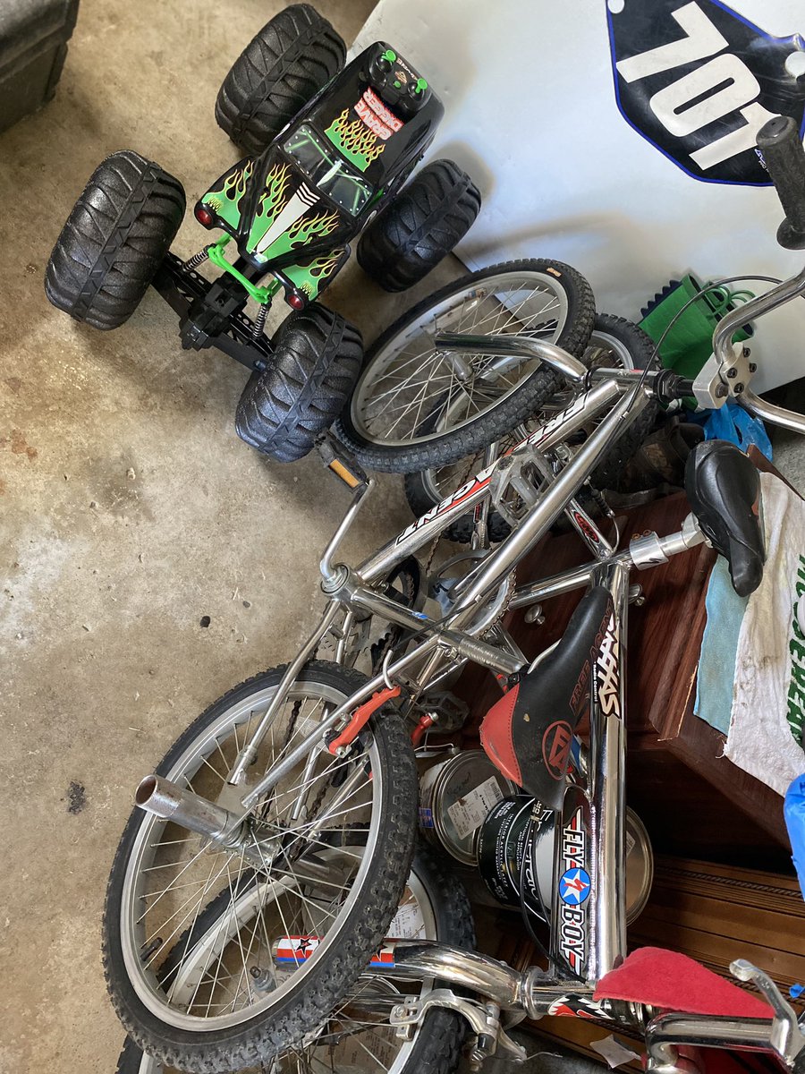 LaidBackDad701's tweet photo. Chrome gets her home. #garbagepicker #BMX https://t.co/K6ETYfeqsX
