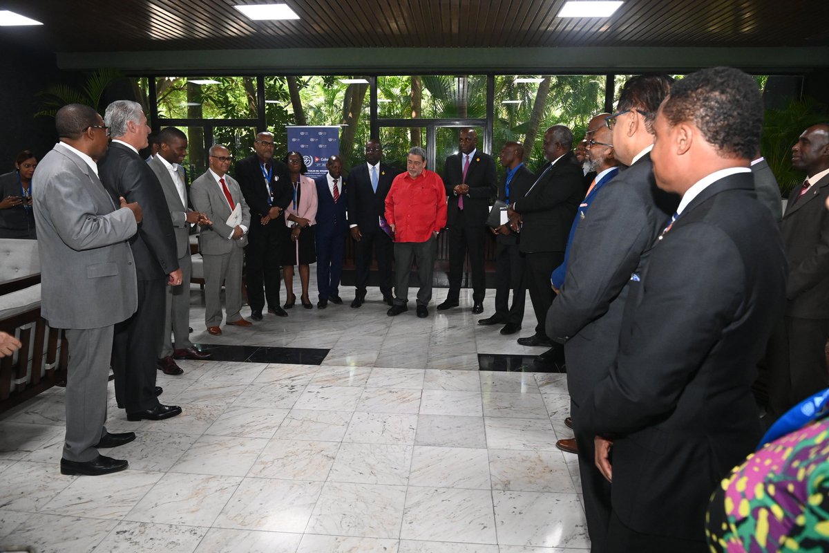 Era importante que en esta #CumbreG77YChina estuviera presente la voz del Caribe, valoró el Presidente de la República de Cuba, @DiazCanelB, al intercambiar este sábado con presidentes, primeros ministros y jefes de delegaciones de los países miembros de la CARICOM. #G77Cuba