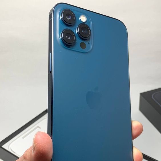 choquei's tweet photo. 🚨MUNDO: França suspende venda de iPhone 12 devido excesso de radiação. No Brasil, a Anatel disse que está montando uma equipe para analisar o caso. https://t.co/SIU0M9CYFo