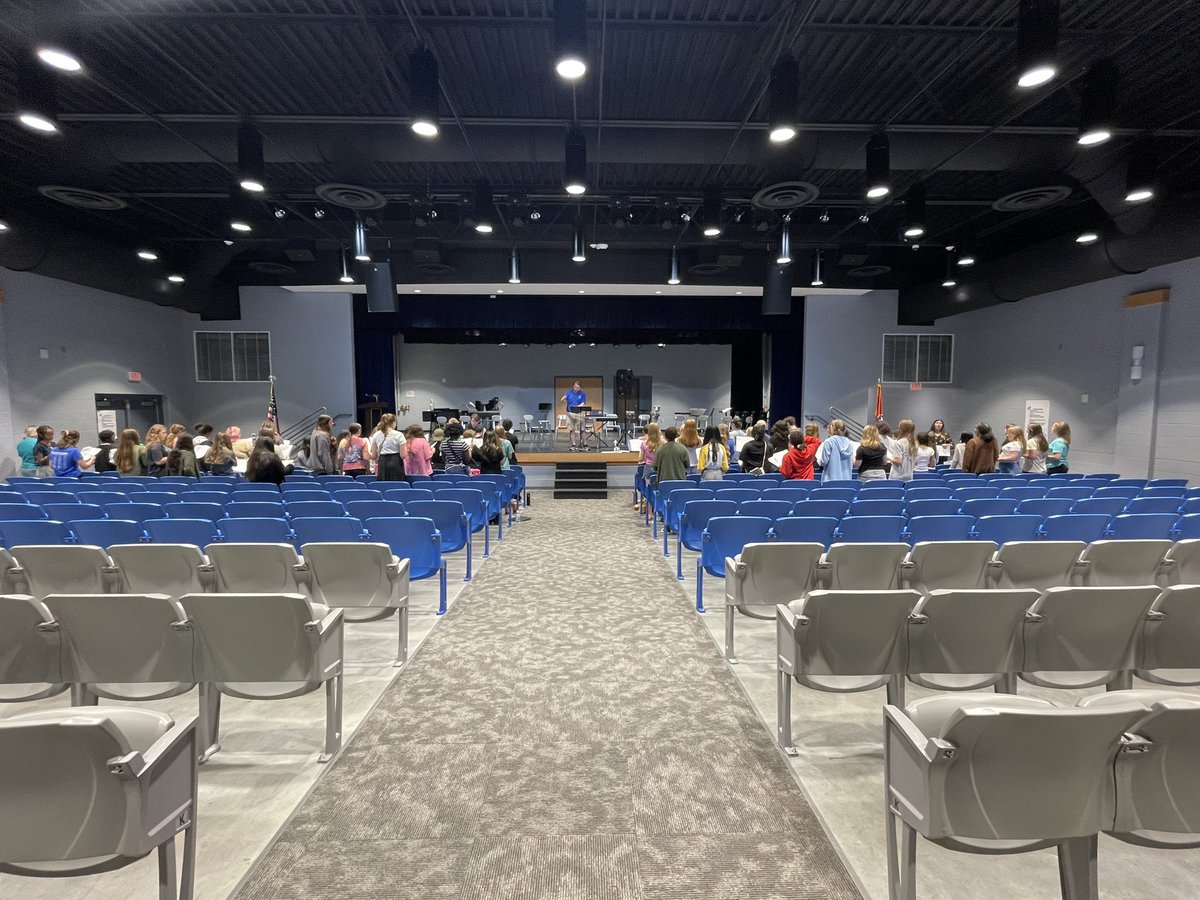 ChoirRsms's tweet photo. RUCO Middle School choir students practicing for their MTVA Honor Choir Auditions early on Saturday morning! @RCSArts @rucoschools @RSMSKNIGHTS @wbmsboro @scmschoir @SiegelMiddle @theStormSingers @Central_Magnet @RMSRavens https://t.co/WHa1zL5VEN