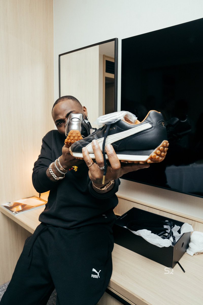popbustop's tweet photo. Rihanna sends global afrobeats star Davido her new collection of #FENTYxPUMA . https://t.co/5POVKmplsP