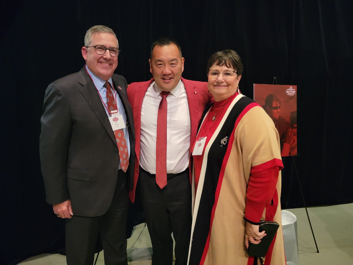 WSU_Noel_Schulz's tweet photo. From January of 2018, our @WSUCougars AD
@pat_chun has worked tirelessly to advance WSU athletics, support our student-athletes & partner across the @wsu system. Join Kirk @wsu_cougar_pres
and me in wishing Pat Happy Birthday today🎂📷#GoCougs #CVE23 https://t.co/LRjOZKjM2u
