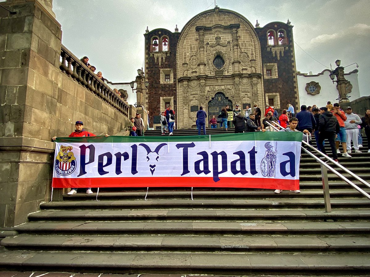 La perla ya llegó a la #CapitalRojiblanca hoy lo ganas @Chivas lpm!