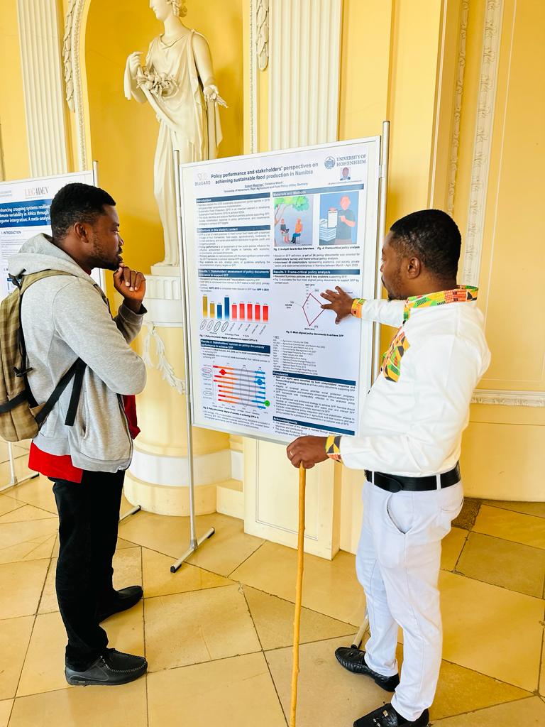 I stopped by <a href="/GideonMawenge/">Gideon Mawenge</a>'s poster. A good delivery aside, you can also tell his pointer was also iconic. 😄 Well done, Gideon!