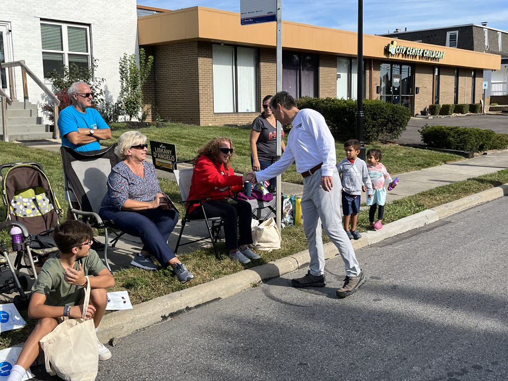 dolan4ohio's tweet image. The #OhioFirst team had a great time greeting friends and new supporters in Grove City at the 44th Annual Arts in the Alley Parade! It was also fun to run into @SenReynolds03. She has a great team and works hard to build a stronger Ohio! #OHSEN