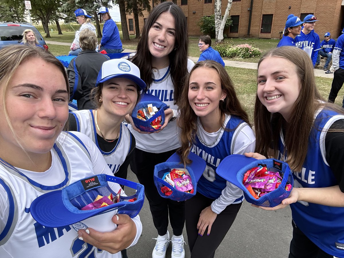 CometsWBB's tweet photo. Next up… Farmer’s Bowl parade🥳 https://t.co/Dk5CvvS38d