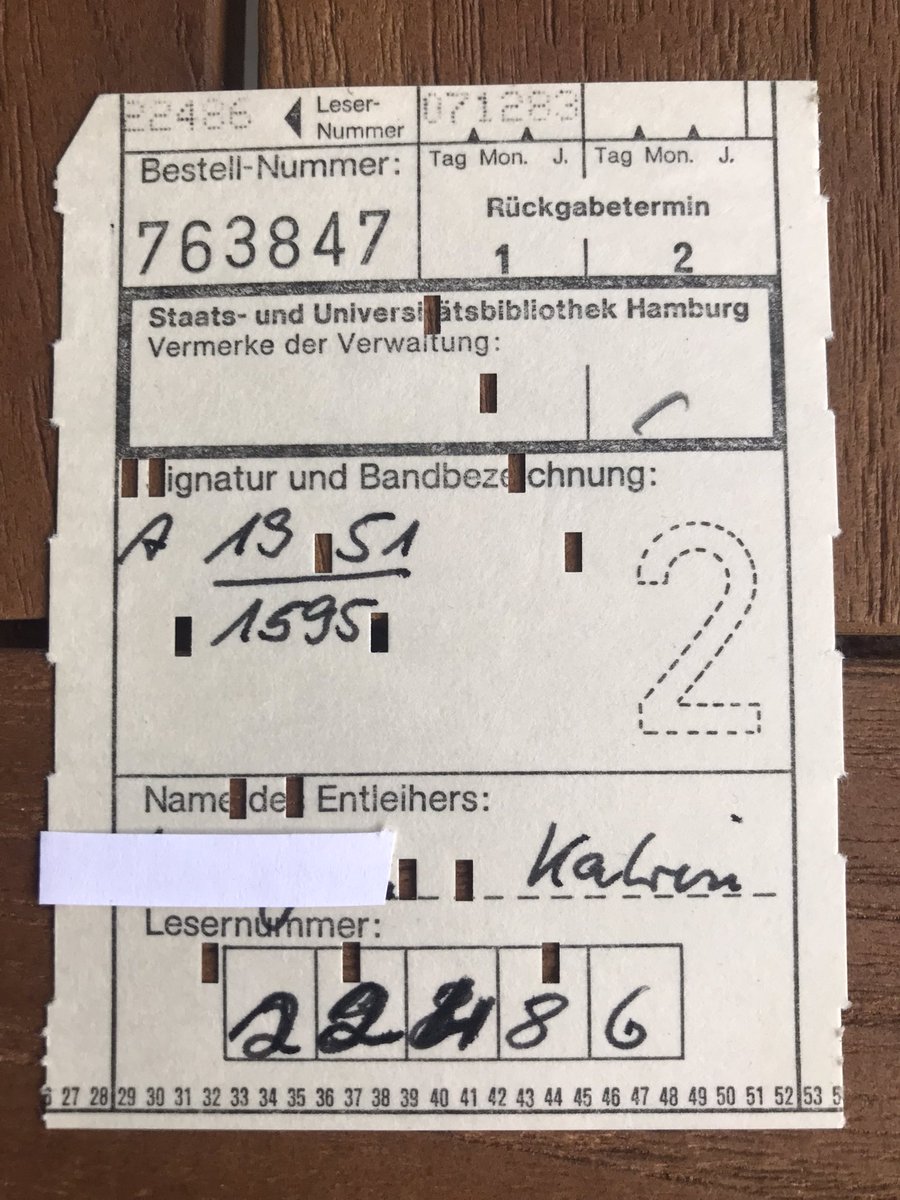 Hans-Ulrich Wagner (@h_u_wagner) on Twitter photo Fundstück aus einem gestern entliehenen Buch der <a href="/StabiHH/">Staats- und Universitätsbibliothek Hamburg</a>: Eine Lochkarte einer Nutzerin von 1983! Wie funktionierte so etwas, <a href="/textundblog/">Markus Trapp</a>? #bibliothek #Mediengeschichte #mediahistory Fundstück aus einem gestern entliehenen Buch der <a href="/StabiHH/">Staats- und Universitätsbibliothek Hamburg</a>: Eine Lochkarte einer Nutzerin von 1983! Wie funktionierte so etwas, <a href="/textundblog/">Markus Trapp</a>? #bibliothek #Mediengeschichte #mediahistory