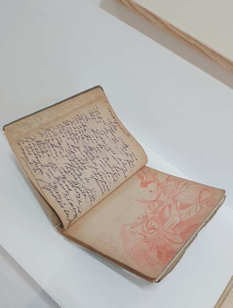 Ectoplasm, automation, Surrealism, &amp; séance

Stumbled upon a whole new section  in the <a href="/CentrePompidou/">Centre Pompidou</a> permanent collection dedicated to Les femmes médiumniques exploring spirit communication.