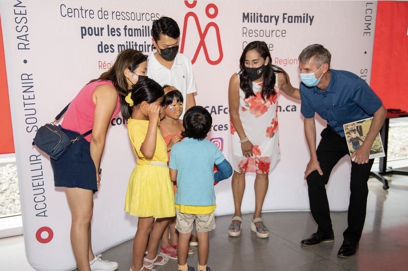 AnitaAnandMP's tweet photo. Aux familles des membres des @ForcesCanada, merci.
Vous donnez de la force à nos membres, et chaque jour, nous sommes reconnaissants de votre soutien et de votre amour. #JRFM https://t.co/e4l3m9ZEll