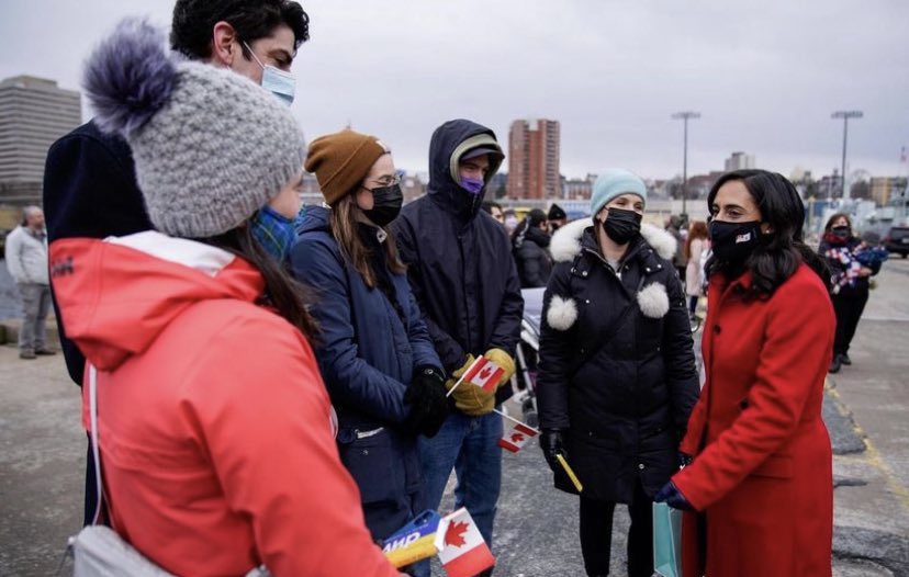 AnitaAnandMP's tweet photo. Aux familles des membres des @ForcesCanada, merci.
Vous donnez de la force à nos membres, et chaque jour, nous sommes reconnaissants de votre soutien et de votre amour. #JRFM https://t.co/e4l3m9ZEll