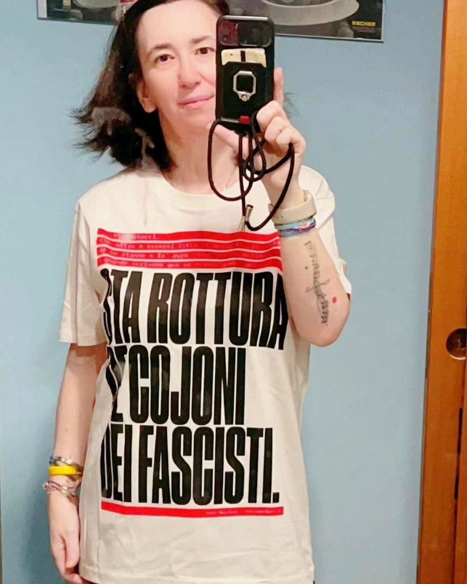 Antifasciste e antifascisti, sempre. 

La t-shirt "Sta rottura de cojoni dei fascisti", puoi acquistarla su peoplepub.it/gadget. Spese di spedizione gratuite se il tuo ordine è di almeno 25 euro.

Grazie a <a href="/tittypssc/">Tiziana Albanese</a> per la foto!
