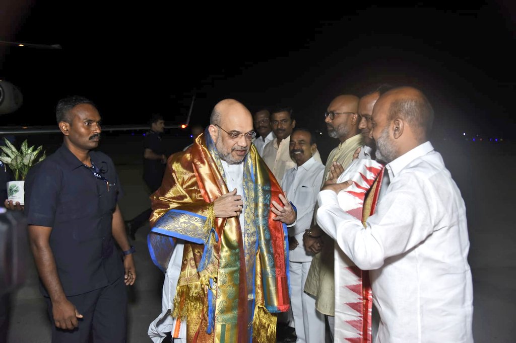 bandisanjay_bjp's tweet photo. Honoured to welcome Hon’ble Union Home Minister &amp; Minister of Cooperation Shri @AmitShah ji, on his visit to Hyderabad at RGI Airport.

Shri Amit Shah ji Will be the chief guest at #HyderabadLiberationDay Celebrations tomorrow at Parade Grounds, Secunderabad. https://t.co/J4RIJlA0qM