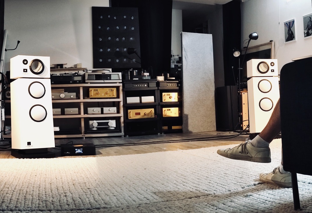 VinyleAudio's tweet photo. #AnaMightySound 😍 Week-end portes-ouvertes #Lyravox & #Soundsmith !
📆 du vendredi 22 au dimanche 24 septembre
📍 4 rue de l’Ermitage #Paris20
Plus d'informations 👇
https://t.co/h9sfTZjbBa https://t.co/Ymyyw8yQEr
