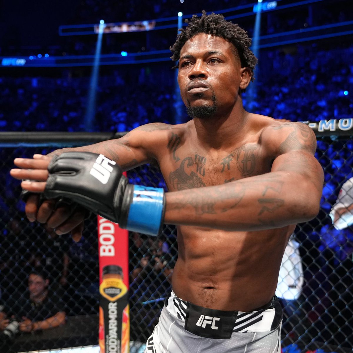 Kevin Holland enters his 20th fight in the UFC tonight against Jack Della Maddalena 🔥

It will be his 20th fight in 1,869 days, averaging a fight every 93 days 😳

A BMF IS IN LAS VEGAS TONIGHT! 👊

#NocheUFC #UFC #MMA