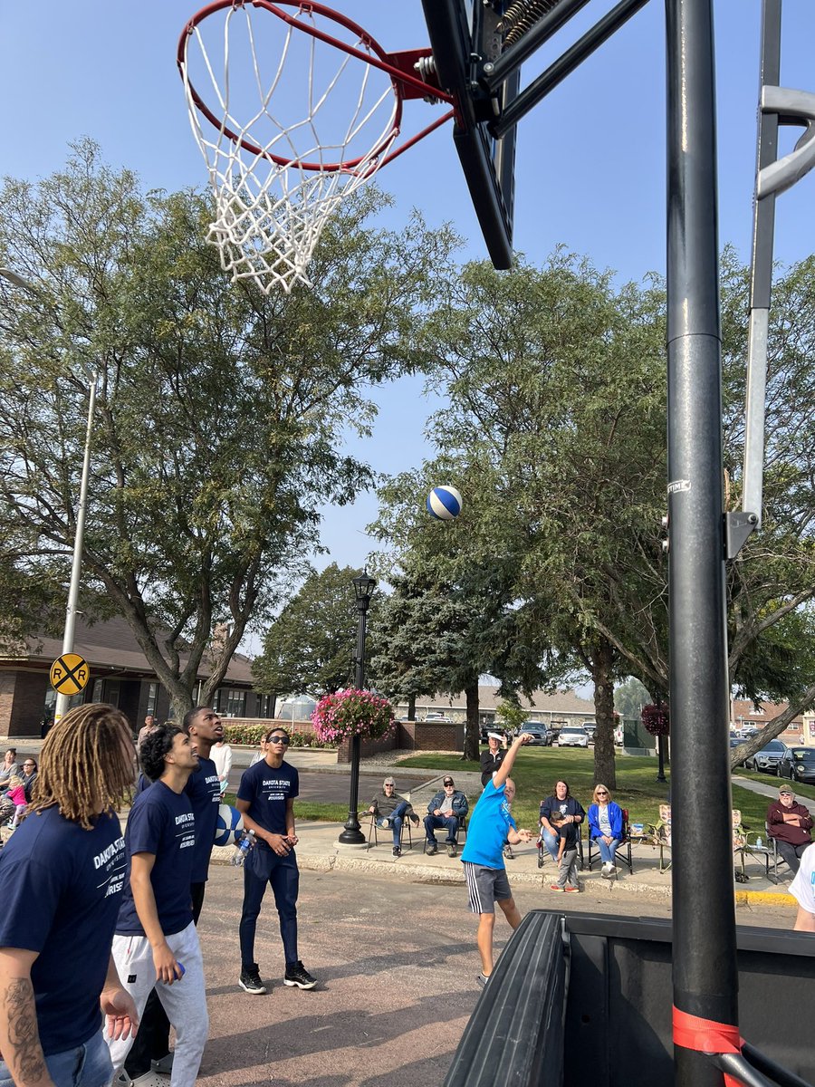 Dakota State Men's Basketball tweet media