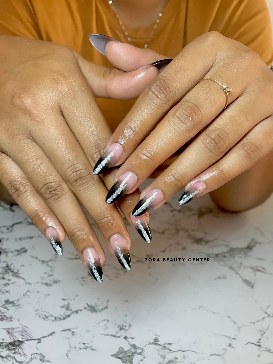 BelShinta's tweet photo. Nail art Extension free desain S&amp;K berlaku cuma 100K aja udah include manicure express + Vit 

#nailart
#Malang
#NailartMalang https://t.co/UsPxR8fwpL