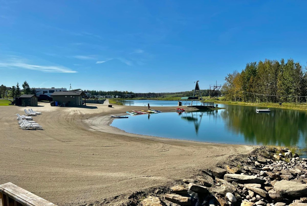 Summer isn’t over yet for #TrestleCreek residents! Our water slides are open and folks can’t wait to enjoy this 23c Saturday. 🌊☀️😎 #ThisCouldBeYou