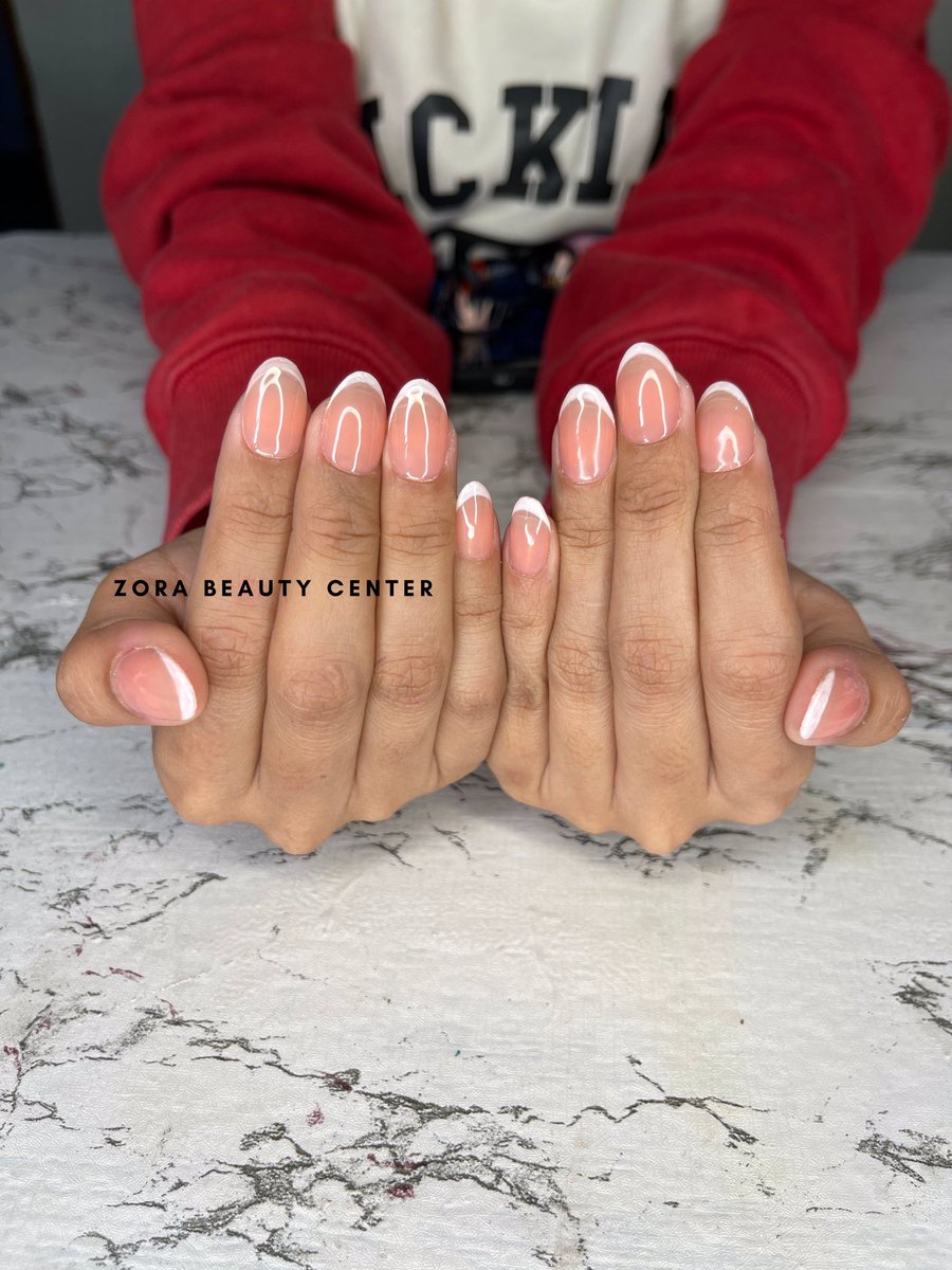 BelShinta's tweet photo. Nail art Extension free desain S&amp;K berlaku cuma 100K aja udah include manicure express + Vit 

#nailart
#Malang
#NailartMalang https://t.co/fOa4xtV0A7