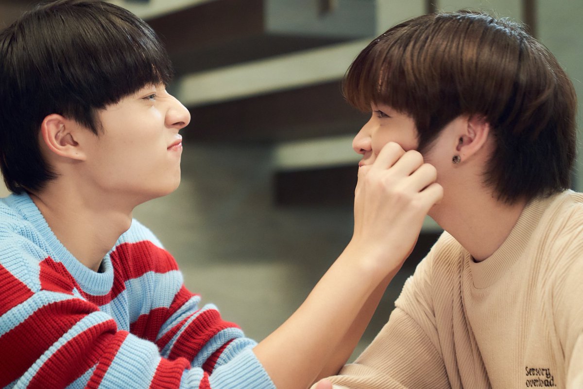 เหลียน เกื้อ อี้ เดียว ก็ตัวเท่านี้ 🤏
เพื่อนกัน จับแก้มกัน ป๊กติ๊....

#NaughtyBabeEP3