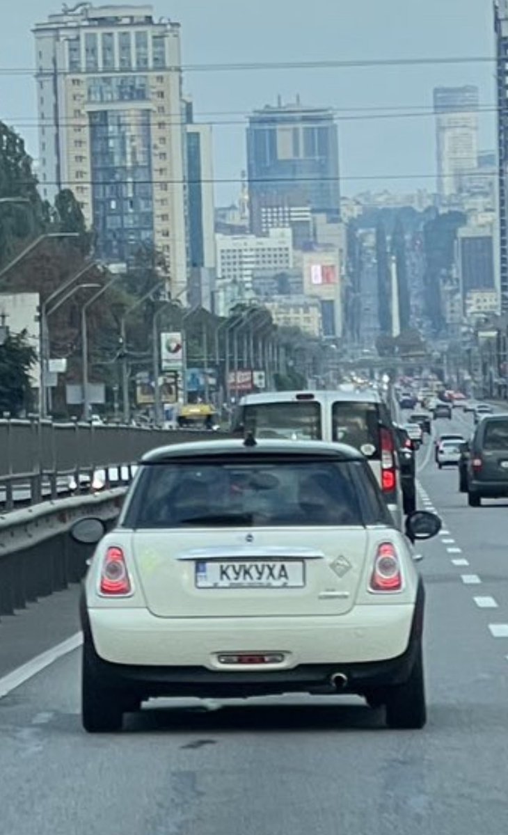 Водія не було. 

Чия?