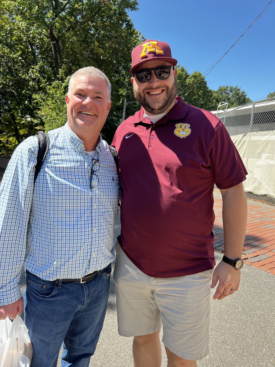 alexolin13's tweet photo. ⁦@PairAndSparePod⁩ ⁦@chipscoggins⁩ Look who I ran into outside Kenan!  Let’s Row! https://t.co/xi0idQNQo7