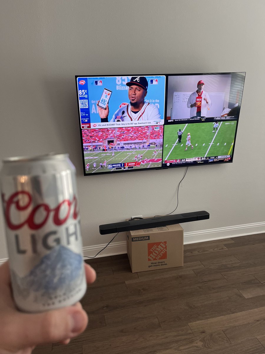 jackparker703's tweet photo. Essentials @BarstoolBigCat https://t.co/vfX4pfb6Nh