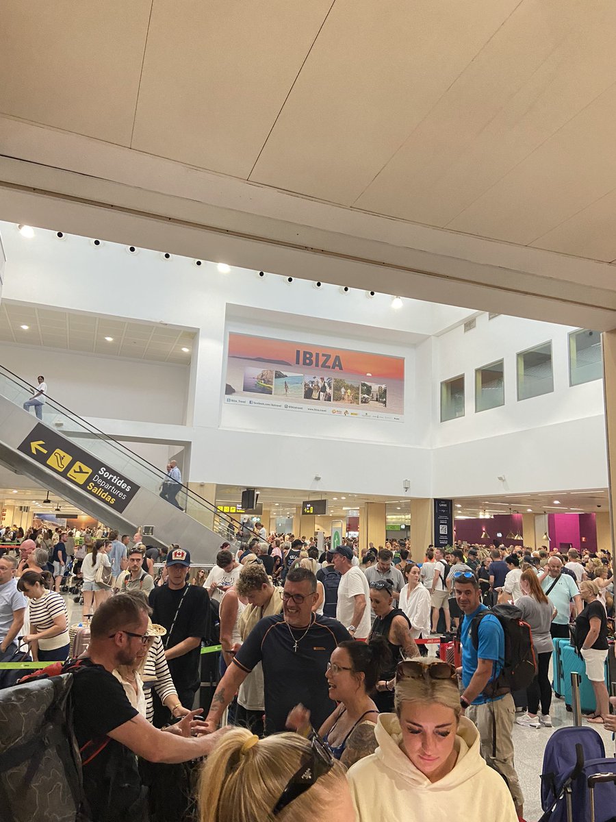 Ibiza airport shutdown .. flight delayed for numerous hours 🙄