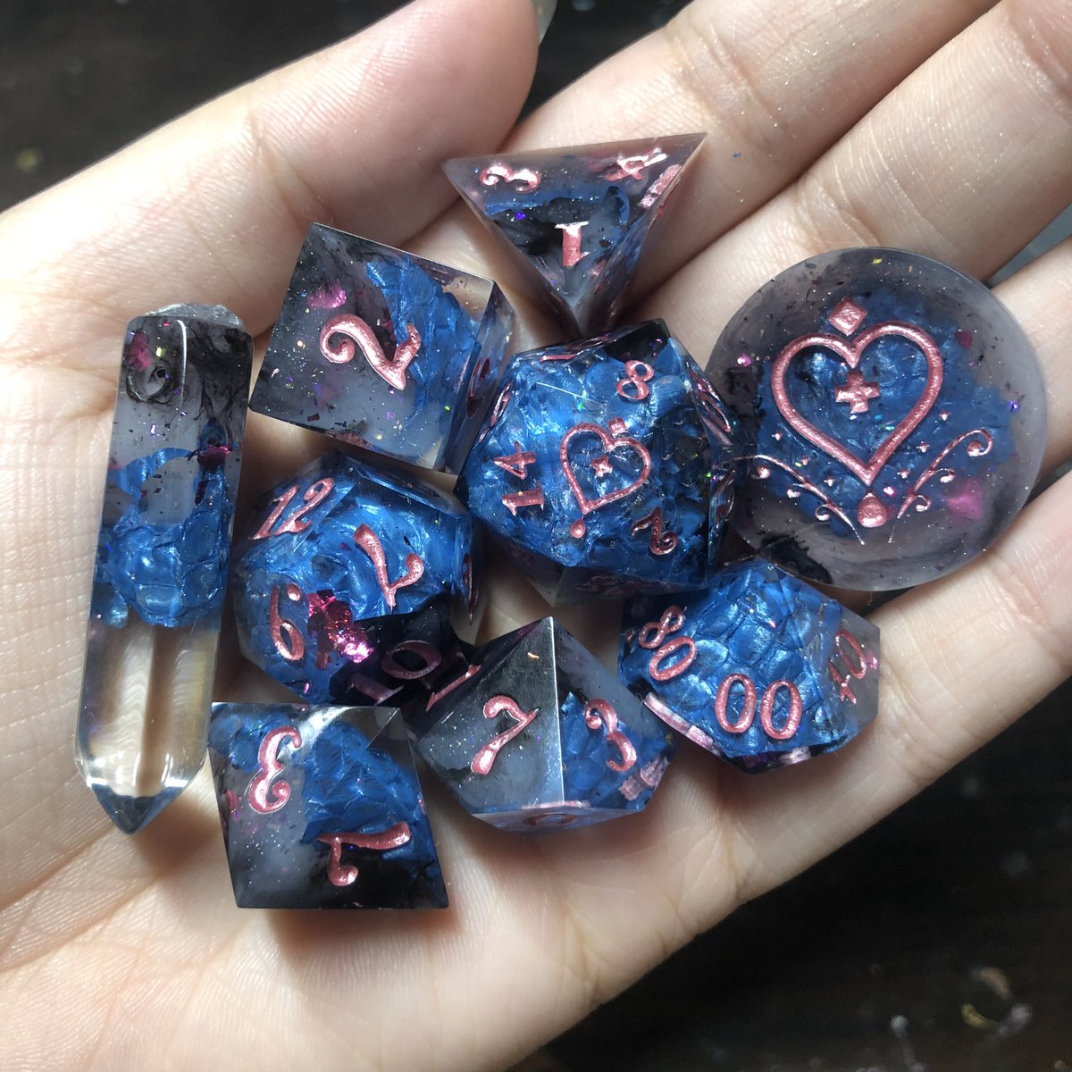 HealersHug's tweet image. A little preview of all the sets that will be going up for todays shop update! 
#handmadedice #dnd #ttrpg #dungeonsanddragons #dice #diceset