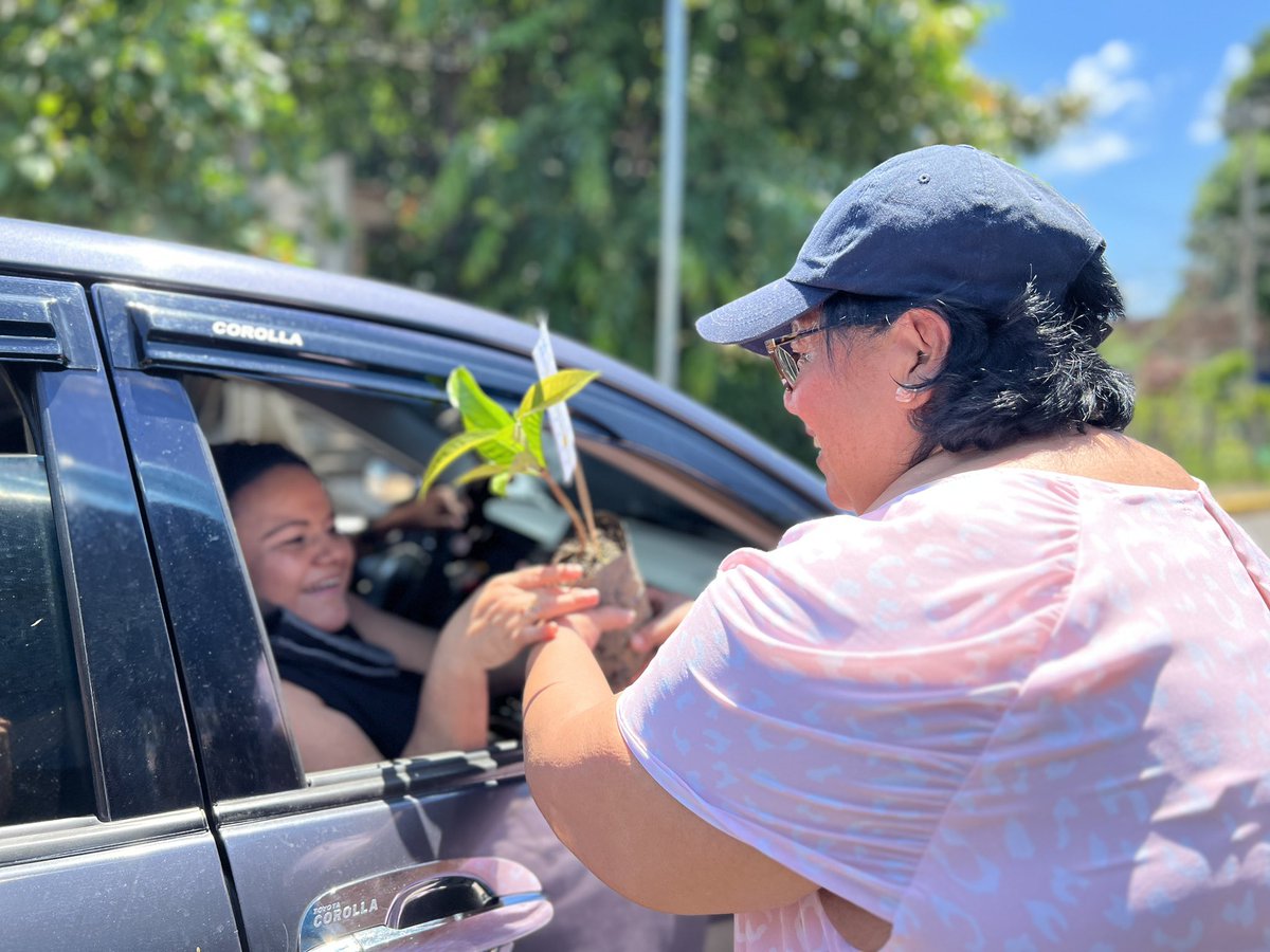 SandraYaniraSV's tweet photo. En nuestra misión por un país más verde, te regalamos un árbol frutal para que seas parte del cambio y crear un El Salvador más sostenible. 🌳

📍Estamos ubicados en la entrada principal de Zaragoza, La Libertad. https://t.co/djaOwF57xP