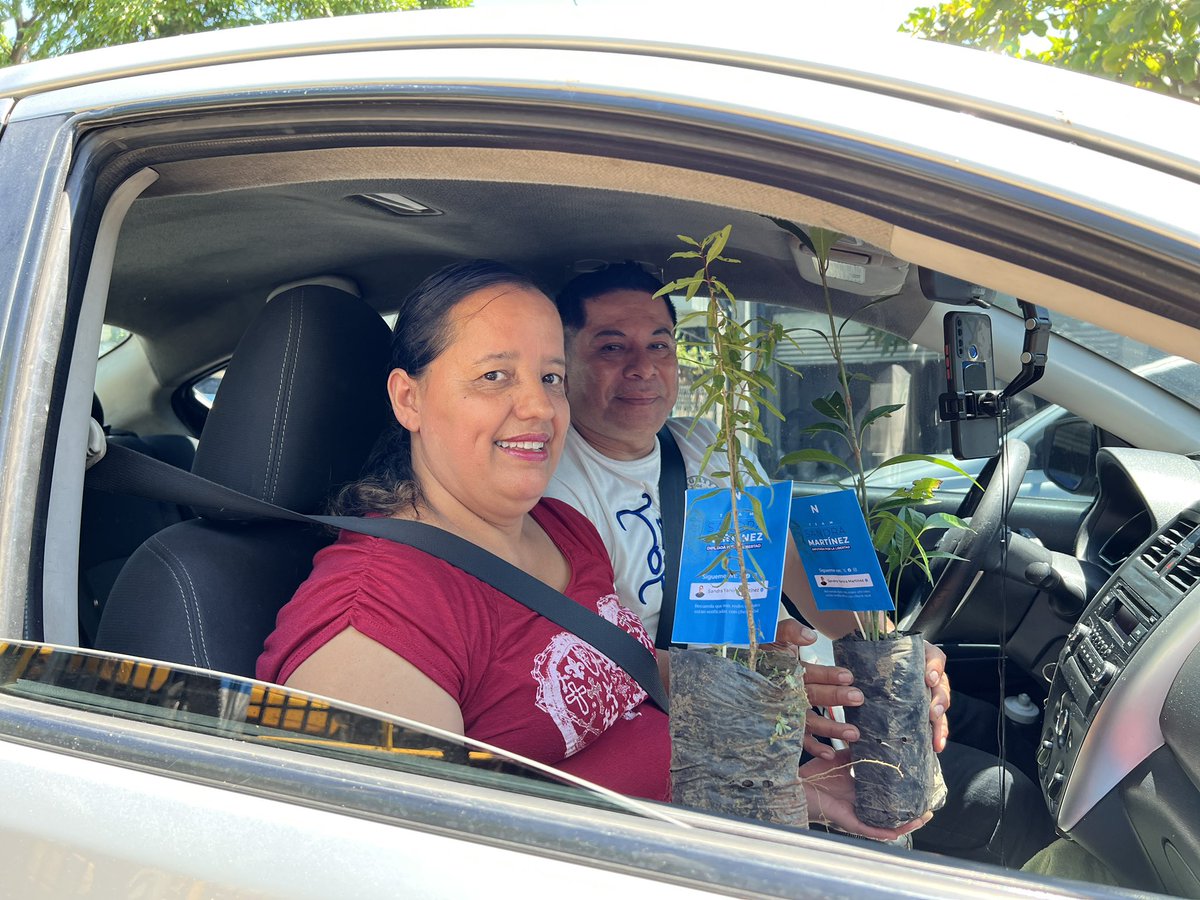 SandraYaniraSV's tweet photo. En nuestra misión por un país más verde, te regalamos un árbol frutal para que seas parte del cambio y crear un El Salvador más sostenible. 🌳

📍Estamos ubicados en la entrada principal de Zaragoza, La Libertad. https://t.co/djaOwF57xP