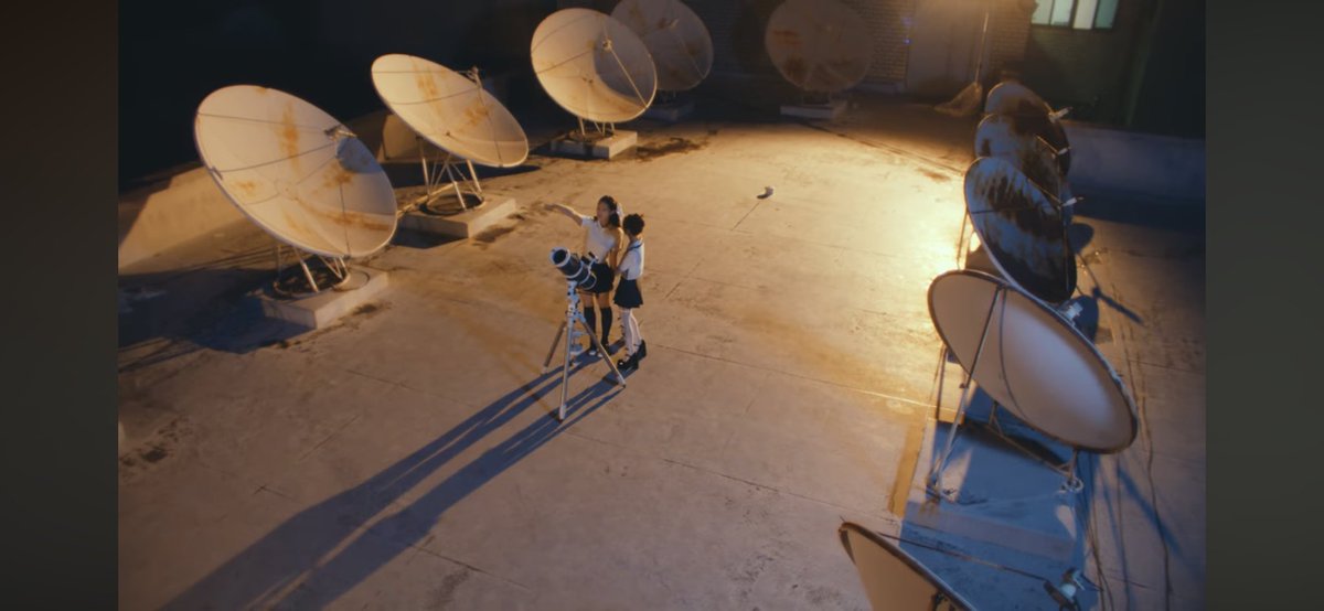 pteridophobia's tweet photo. u can tell every shot was taken w care, too… like
- walking through old mvs (hi high field/stairs, butterfly dancers, edily roller rink, why not car, etc)
- searching on their satellite (10 satellite dishes + 2 members searching)
- 5 o’clock (loossemble) counting back down to 12 https://t.co/yCdPP6k0TA