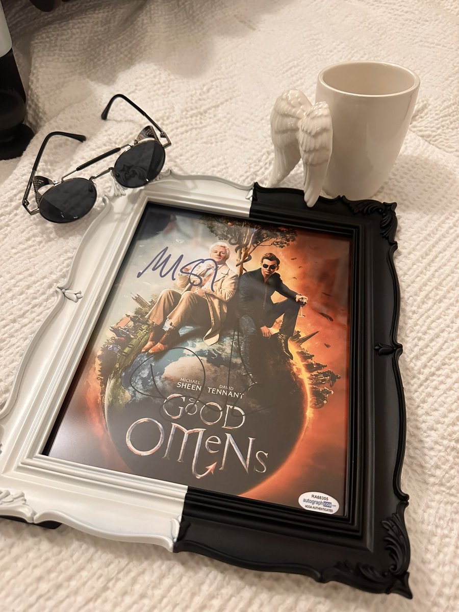 MarieJackline's tweet photo. My sisters got my @GoodOmensPrime goodies for my birthday ♥️♥️♥️ I was so happy for my Jim mug and signed poster by David and @michaelsheen 
#birthday #goodomens #oneyeartil30 https://t.co/7WAkj5VQfu