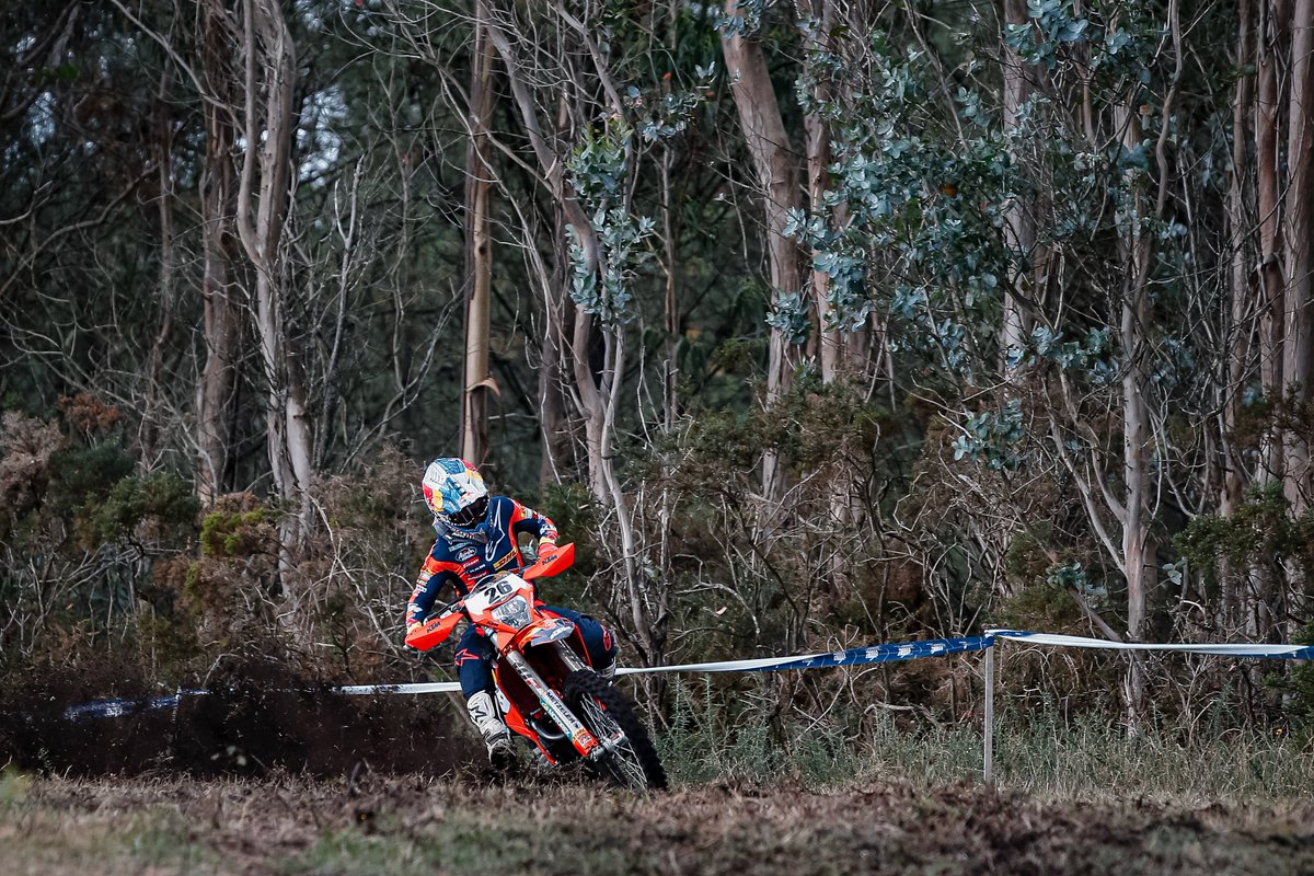 rfme_oficial's tweet photo. Zachary Pichon da la sorpresa en A Estrada y gana la primera jornada de la cuarta prueba del Campeonato de España de Enduro!!

Josep García, Julio Pando, Jaume Betriu y Sergio Navarro lo han acompañado en el pódium!

Fotografías: Nicki Martínez

#rfme #enduro #espenduro https://t.co/syjYzCBLf6