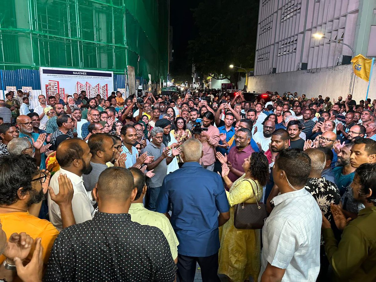 AmnaShath's tweet photo. އާ ޖޯޝާއެކީ އެމްޑީޕީ ނިކުމެއްޖެ. ކުރިއަށް ކުރިއަށް ބާރަށް ކުރިއަށް 💛⚖️ 

ކެމްޕޭން ހަރަކާތްތެރިންނާއިއެކު ރައީސް އިބޫގެ ހާއްސަ ބައްދަލުވުމެއް  ސޯސަން ޖަގަހައިގައި ކުރިއަށް 

#IbuOk 
#IbuAslam2023 
#UfaaverAmaanRaajje https://t.co/ziZ2kPLc6R