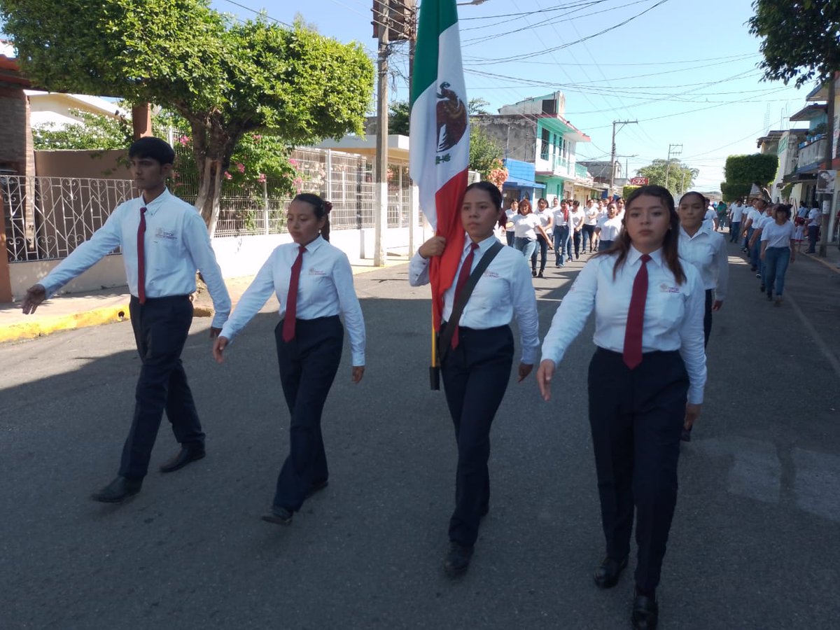 Con la asistencia de más de 80 alumnos  de Psicología y de Comercio Inal. Participamos  en el desfile cívico-militar del CCXIII Aniv. del inicio de la Independencia, realizado en  H. Cárdenas. Al contingente UPCH, lo acompañó personal docente personal admtvo.
#VivaMexico2023