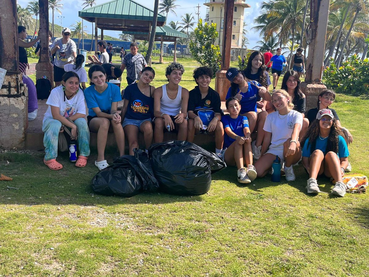 rotariospr's tweet photo. El Club Interact de CeDIn se unió a la iniciativa de @ScubaDogSociety para limpiar la playa de Isla de Cabra en Toa Baja. #distritorotario7000 #limpiezadecostas2023 https://t.co/BUXzDe9n9g