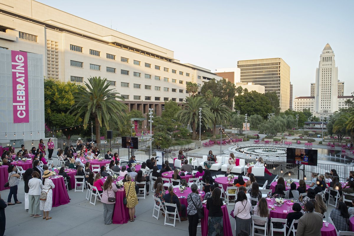 As women, it is our duty to lift up other women, to encourage each other to lead and to recognize leadership in one another. The women leading LA make our County so special, working tirelessly to ensure that our communities are heard & represented. Thursday, we celebrated you.