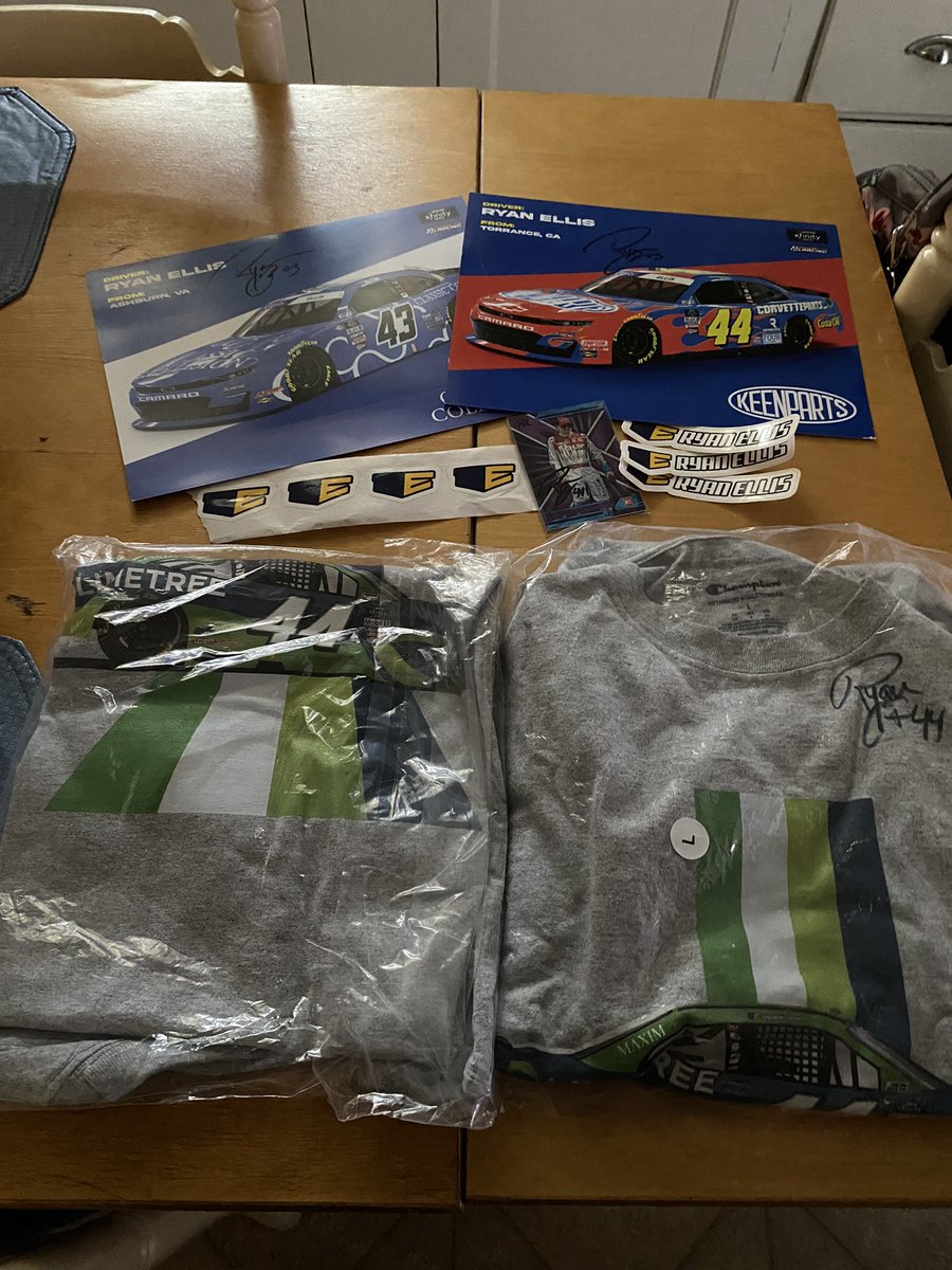 #GIVEAWAY 🚨 Two signed hero cards, signed Four Loko trading card, two Limetree t-shirts from last season (both Large - one is signed)  and stickers. 

• Repost 
• Follow this account 
• Optional: Tag a friend 

Winner chosen next Sunday morning 9/24. 🏁 

#NASCAR |