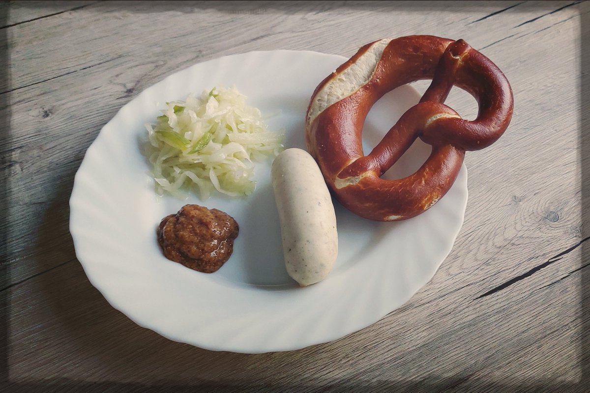 Heute Abend haben meine Freundin und ich ein bisschen bayrisch geschlemmt. Gemütlich zu Hause.

#Oktoberfest 🥨