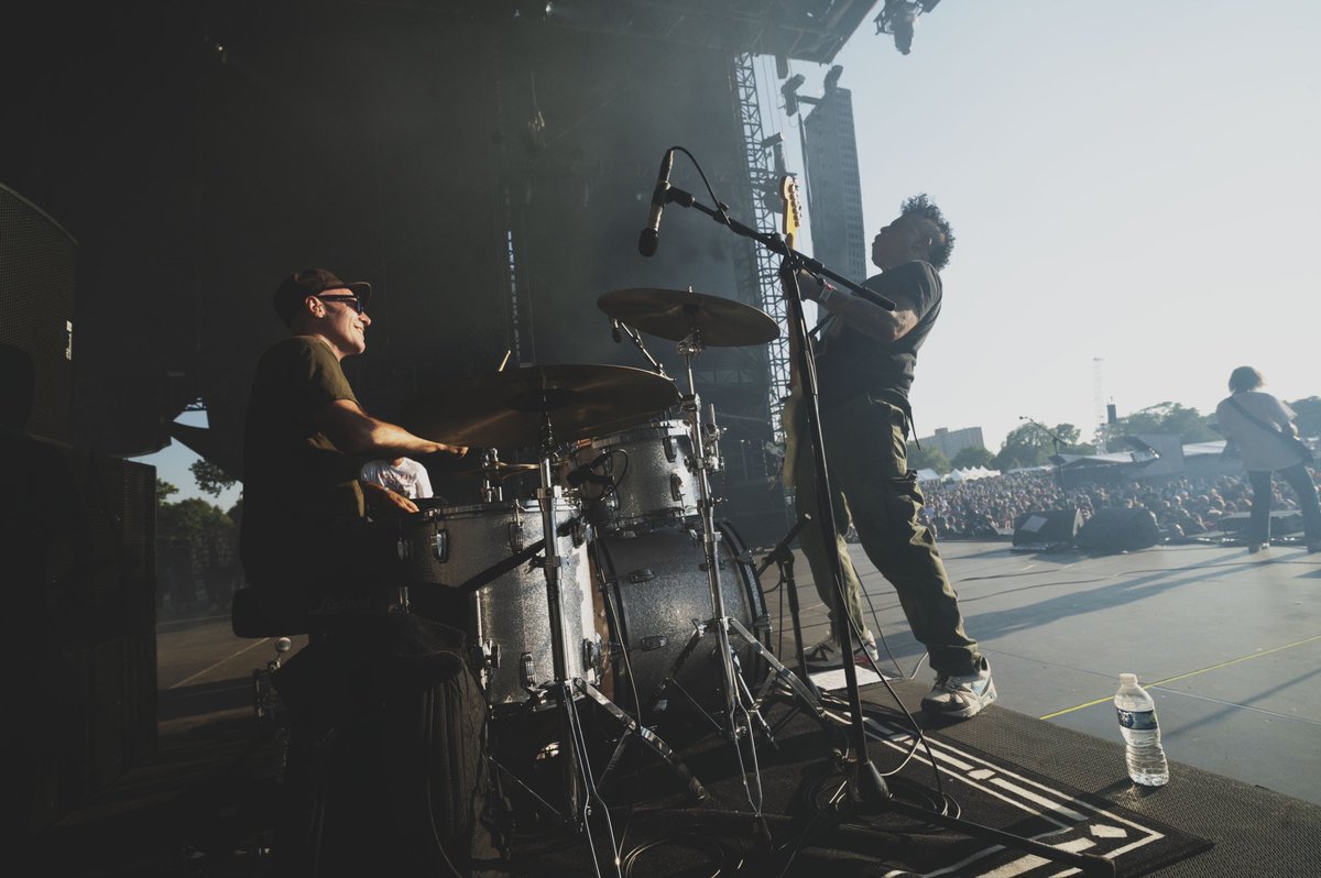 QuicksandNYC's tweet photo. Thank you @RiotFest for having us!

Thank you to everyone who checked out our 1st ever performance of Slip!

Thank you @bogaudley for killing it!

We had the BEST time!

📷: @azu_rodriguezz https://t.co/SLugzElmhe