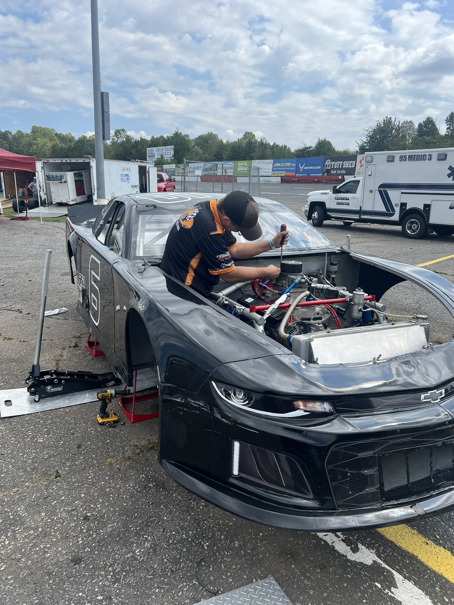 Putting the tune on it for <a href="/bradxperez/">bread perez</a> tonight at Hickory