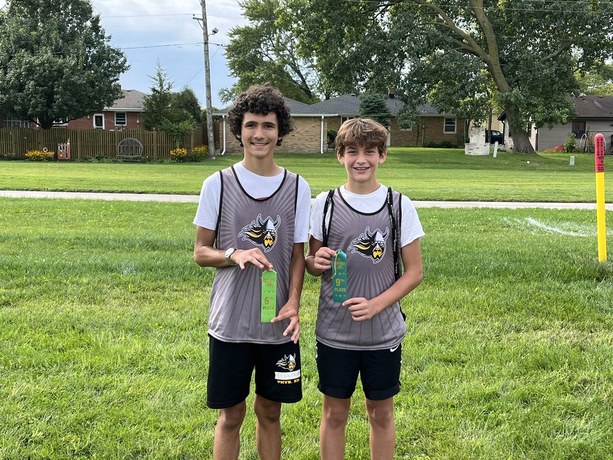 Congrats to Sebastian Jurado (6th Place) and Owen Gage (9th Place) at the Richland Invite! Awesome Job! #beelite