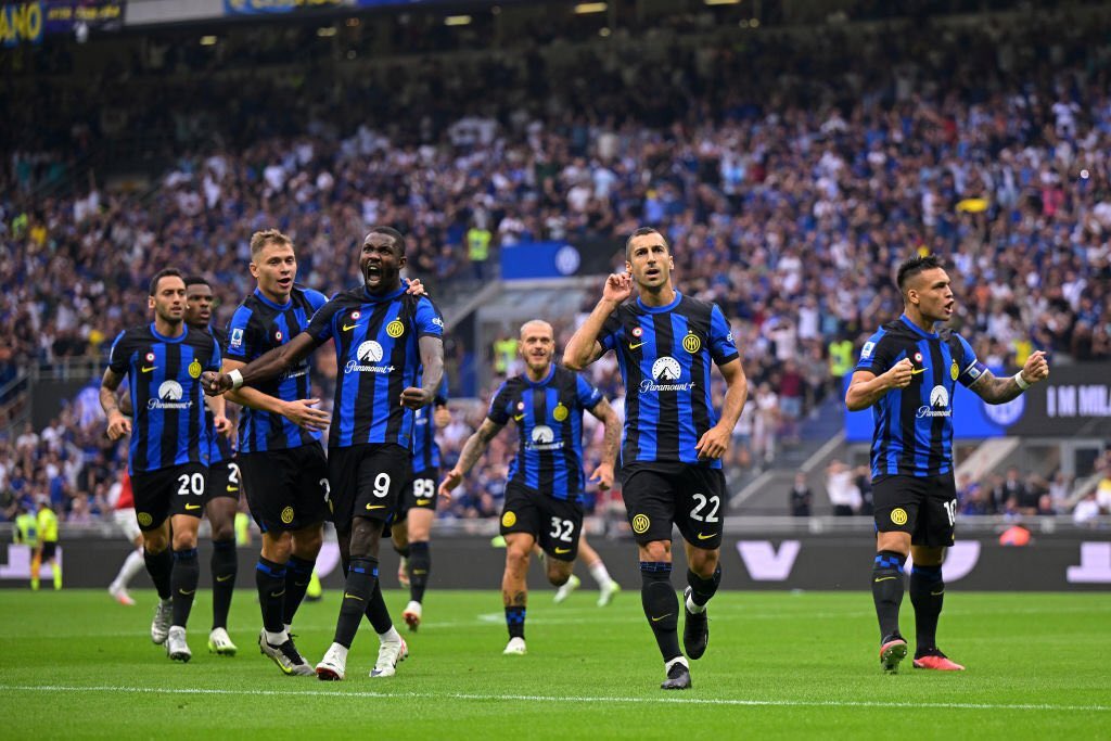 InterMilanFRA's tweet photo. È FINITA, L’INTER REMPORTE LE DERBY DELLA MADONNINA ! 

MILANO SIAMO NOI 🖤💙 https://t.co/mHUcEBQrOR